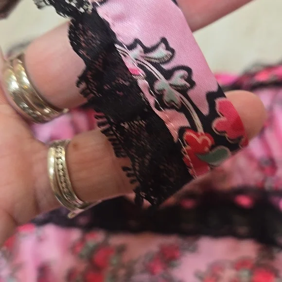 NWT Betsey Johnson Intimates Unique & Elegant Pink Floral/Black Lace Nightie - Picture 6 of 11